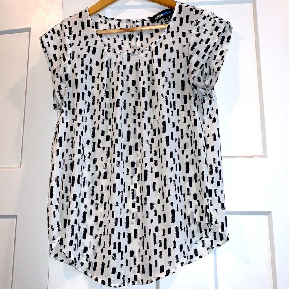 5 for $45 Alice Blue black and white cap sleeve blouse